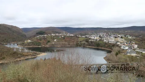 Vista de Viana do Bolo desde o mirador de San Cibrao