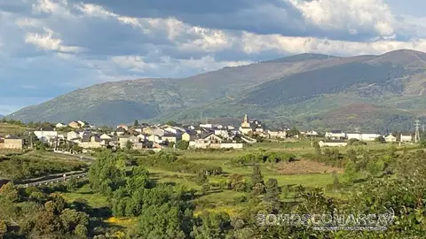 Vista panorámica de Larouco desde el Alto da Ermida