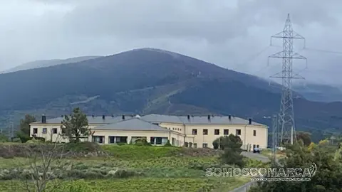 Edificio residencia de mayores de Larouco
