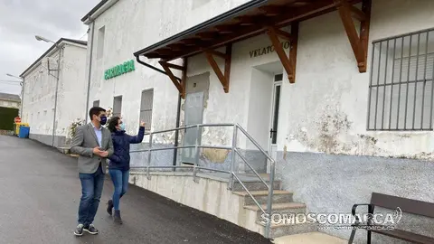 Visita de Gabriel Alén a Larouco acompañado por Patricia Lamela