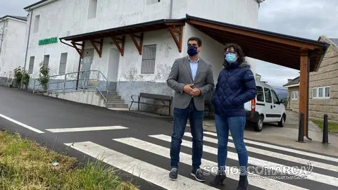 Visita de Gabriel Alén a Larouco acompañado por Patricia Lamela