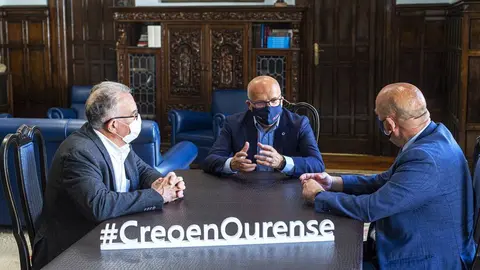 Reunión Manuel Baltar (Presidente da Deputación Ourense) con Alfredo García Rodriguez  (Alcaldesa do Concello do Barco de Valdeorras) acompañados de Xoan Vázquez Mao (Secretario Xeral do Eixo Atlántico).