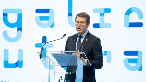 O titular do Goberno galego, Alberto Núñez Feijóo, acompañado polo conselleiro de Cultura, Educación e Universidade, Román Rodríguez, inaugura a exposición Galicia Futura. Cidade da Cultura, Santiago de Compostela, 14/07/{yr0}.