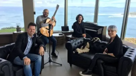 somoscomarca_susana_seivane_actuacion_cristo_barco