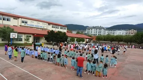 somoscomarca_condesafenosa_colegio_niños_minutodesilencio_2021-09-11 (3)