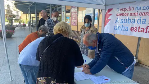 somoscomarca_bng_firmas_recogida_luz_maria_suso_2021-09-21