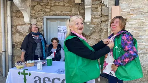 somoscomarca_aecc_mesasinformativas_cancerdemama_voluntarias_cancer_petin_obarco_2021-10-19 (2)