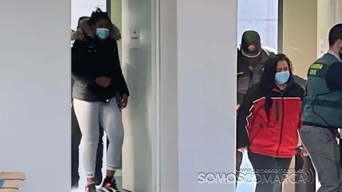 Entrada al juzgado nº 1 de O Barco de las presuntas asesinas de Leticia Magalí Sanabria