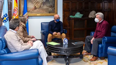 Reunión Manuel Baltar (Presidente da Deputación Ourense) con Victor Cobo Árias e Severino González, Presidente e Xerente da AA Galega de Pizarristas, respectivamente e acompañado de María del Carmen González Quintela (Alcaldesa do concello de Carballeda de Valdeorras).