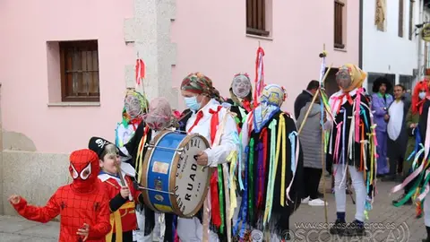 Peque-entroido en A Rúa Vella con FArgalleiros y chocolatada (48)