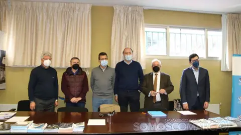  Severino González, Eduardo Calvo, Victor Cobo, Eliseo López, Hermenegildo Fernández en la firma del convenio marco, en el la sede del Clúster (Sobradelo)