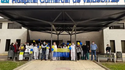 Minuto de silencio en el Hospital Público de Valdeorras en repulsa por la guerra de Ucrania