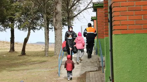 LLegada de los refugiados de Ucrania al albergue Os Biocos de San Xoan de Río (15)