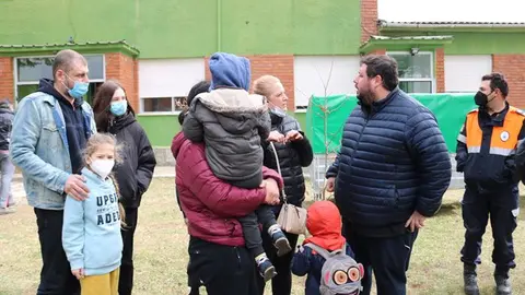LLegada de los refugiados de Ucrania al albergue Os Biocos de San Xoan de Río (17)