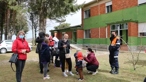 LLegada de los refugiados de Ucrania al albergue Os Biocos de San Xoan de Río (20)