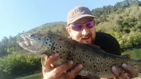 somoscomarca_pescadores_pesca_truchas_rio_spinning_2022-04-18 (3)