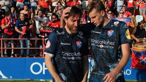 AAA Foto ppal 2 Un Rubén García (izquierda) muy emocionado siendo abrazado por Andrés Calvo