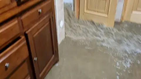 Inundación vivienda Avenida del Bierzo el sábado 14 de mayo 2022 (19)