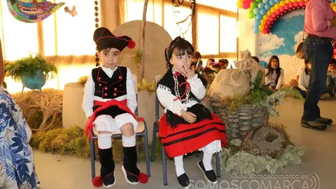 Valentín Garcia entrega o premio do concurso das Letras Galegas no colexio Virxe do Camiño de Rubiá (46)