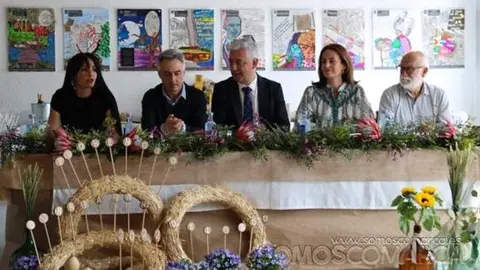 Valentín Garcia entrega o premio do concurso das Letras Galegas no colexio Virxe do Camiño de Rubiá (42)