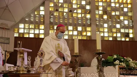 Misa de Santa Rita presidida por el obispo y bendición de las rosas (55)