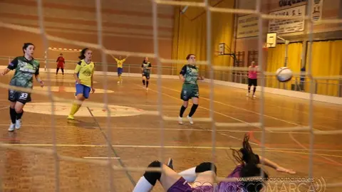 Encuejntro entre el Rua Valdeorras Futbol Sala y el Atlético Arnia 2-2 (50)