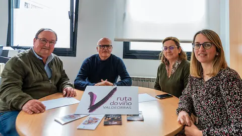 Reunión Manuel Baltar (Presidente da Deputación Ourense) coa Asociación da Ruta do Viño de Valdeorras, representada polo seu Presidente, Joaquín Sánchez, a sua VicePresidenta Montserrat Rodríguez, e pola técnica da asociación Cristina Núñez.