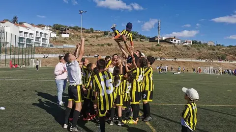 As escolas do Trives participan no torneo internacional Crescer Jogando de Braganza (2)