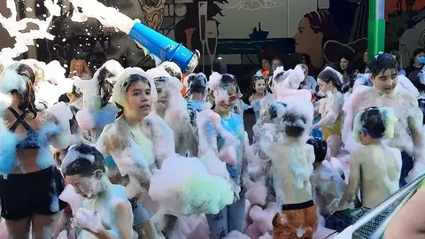 Fin de curso del Julio Gurriarán con fiesta de la espuma