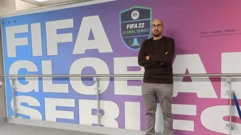  Juan Manuel Serrano  entrena jugadores en el mundial FIFA e-sports (1)