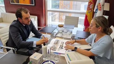 Ethel Vazquez y Alvaro Fernandez firman proyecto Centro Salud