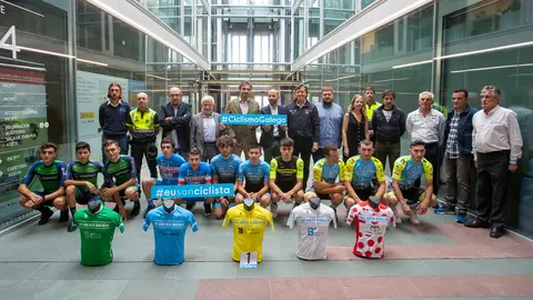 Rosendo Fernández (Vicepresidente da Deputación Ourense) acompañando ó vicepresidente segundo e conselleiro de Presidencia, Xustiza e Deportes, Diego Calvo, secretario xeral para o Deporte, José Ramón Lete Lasa, participa na presentación da Volta Ciclista a Galicia en Compostela.