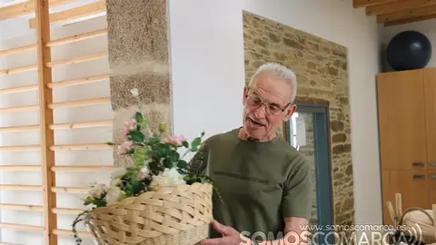 Ángel muestra uno de los trabajos con el que se siente más satisfecho