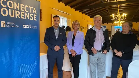 Fernando Guldrís, presidente del Igape, Marisol Nóvoa, Presidenta CEO, Severino Gónzalez, pesidente Clúster Pizarra y Maria del Carmen Rodríguez, vicepresidenta AEVA, en el foro 'Think That' en O Barco