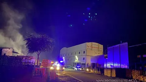 somoscomarca_arua_incendio_naveindustrial_acigarrosaç (2)