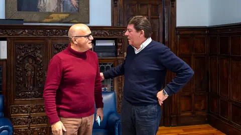 Reunion Manuel Baltar (Presidente da Deputación Ourense) con Andrés Montesinos Rodríguez (Alcalde do concello de Viana do Bolo).