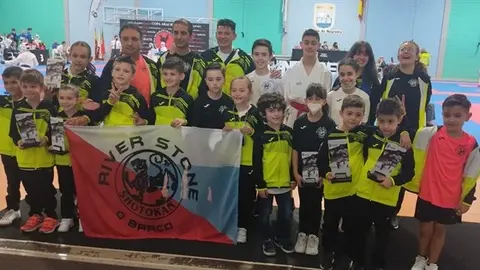 karate river stone portada