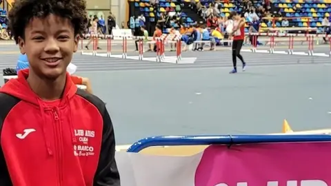 Portada Aaron Pérez, atleta sub 14 del ADAS  vuelve a batir su propio Record Gallego de 60 m.l. 736 en la 1 JORNADA DE CONTROL de la FGA celebradaen Expourense