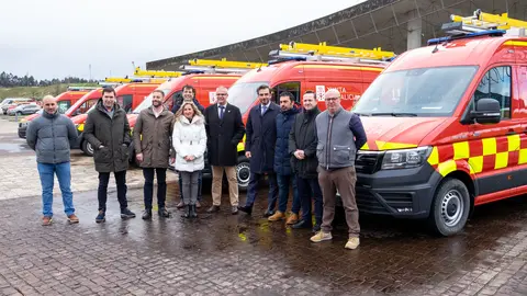 12,30 h.-             O vicepresidente segundo e conselleiro de Presidencia, Xustiza e Deportes, Diego Calvo, acompañado do director xeral de Emerxencias e Interior, Santiago Villanueva, participará na entrega de furgonetas de servicios varios a distintos Grupos de Emerxencias Supramunicipais (GES). 

foto xoán crespo
