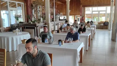 06032023 Imagen cata realizada en Valdeorras para Guía dos Viños (1)