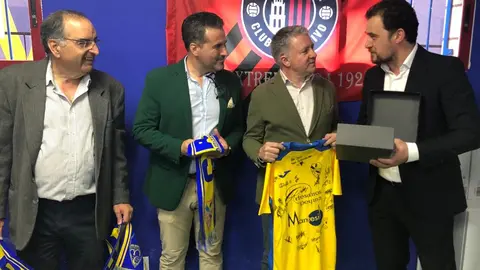 portada-somoscomarca-almendralejo-camisetas-intercambio--