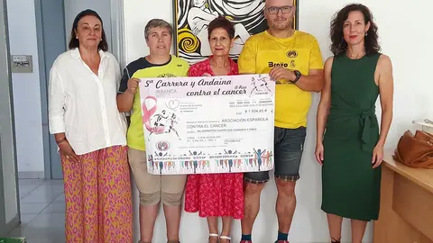 somoscomarca-aecc-cancer-entregacheque-2023-017-18