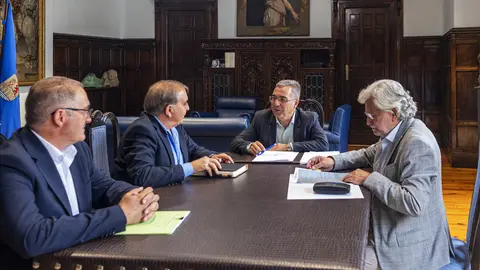 Reunión cos alcaldes de Manzaneda e Chandrexa de Queixa (1)