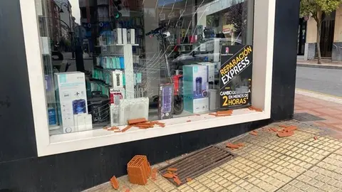 somoscomarca_obarco_roturacristal_suceso_escaparate_230923