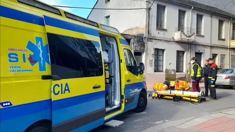somoscomarca_ambulancia_atropello_obarco_calleourense_2023-11-21