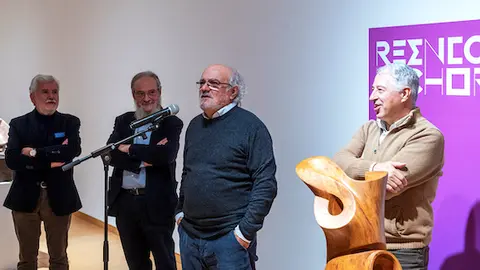 Exposición “Reencontro”.- O deputado de Representación Institucional, Rosendo Fernández, participa na inauguración da exposición “Reencontro” do artista Cochorro. No Centro Cultural Marcos Valcárcel. Tamén participa Francisco González Bouzán (Director do Centro Cultural "Marcos Valcarcel").