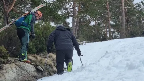 somoscomarca_240316_manzaneda_rescate_nieve_greim (2)