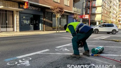 P_somoscomarca_240410_obarco_motos_pintado_pasodepeatones