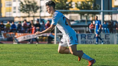 portada_Brian Castro, durante un partido de esta temporada con la camiseta del Noia. Foto Adrián Rodríguez RNX Foto