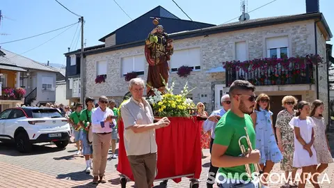 somoscomarca_240725_petin_festasantiago_procesion_plazaterraza_mesas (1)